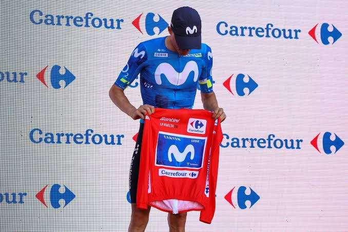 Enric Mas remporte la Vuelta a España et conserve le maillot rouge